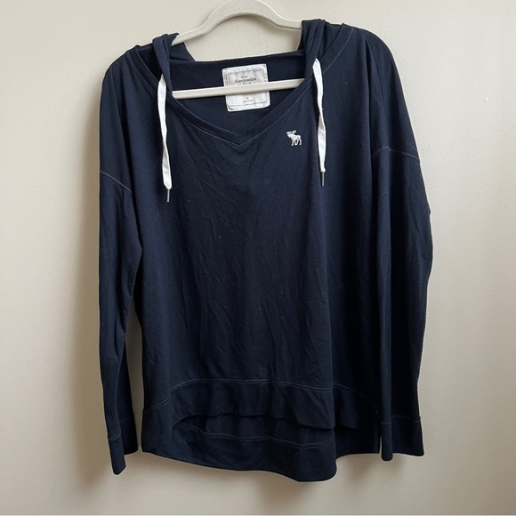 Abercrombie & Fitch Sweaters - Abercrombie and Fitch navy blue hoodie M